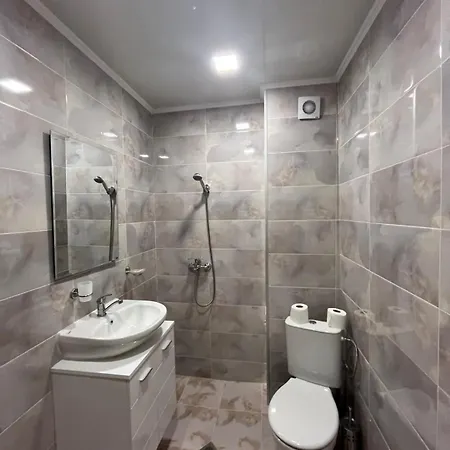 червената къща 3*